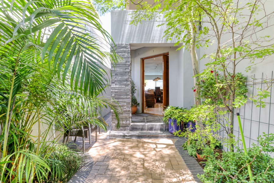 3 Bedroom Property for Sale in Sea Point Western Cape